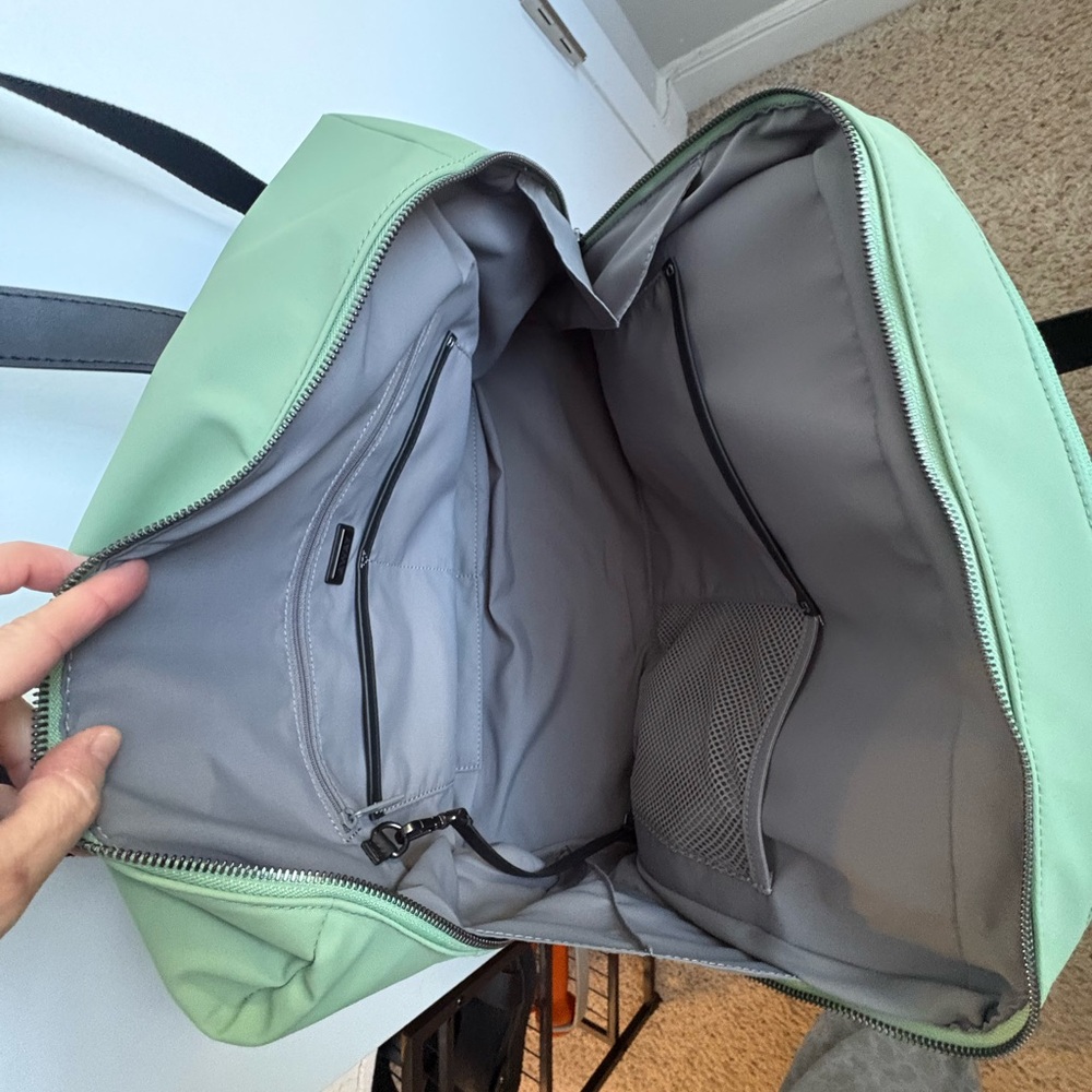 Away Everywhere Bag - NEW - Picture 3 of 15